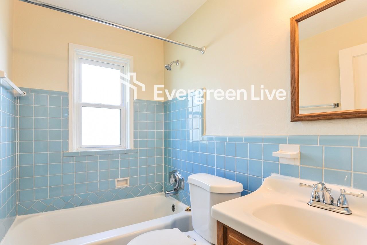 7515 Wayne Ave - Photo 5 of 17