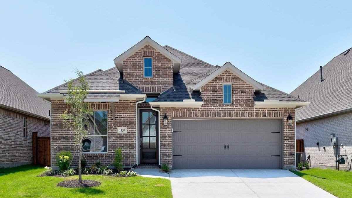 1439 Kingswell Ln - Photo 2 of 10