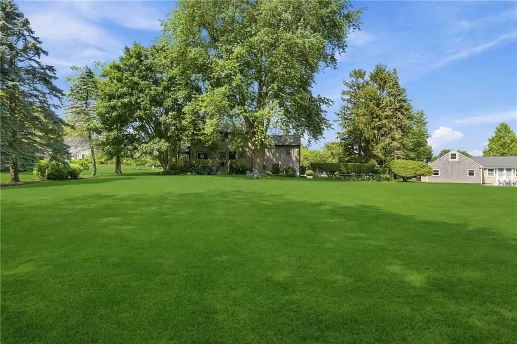 131 Taylor Rd - Photo 4 of 34