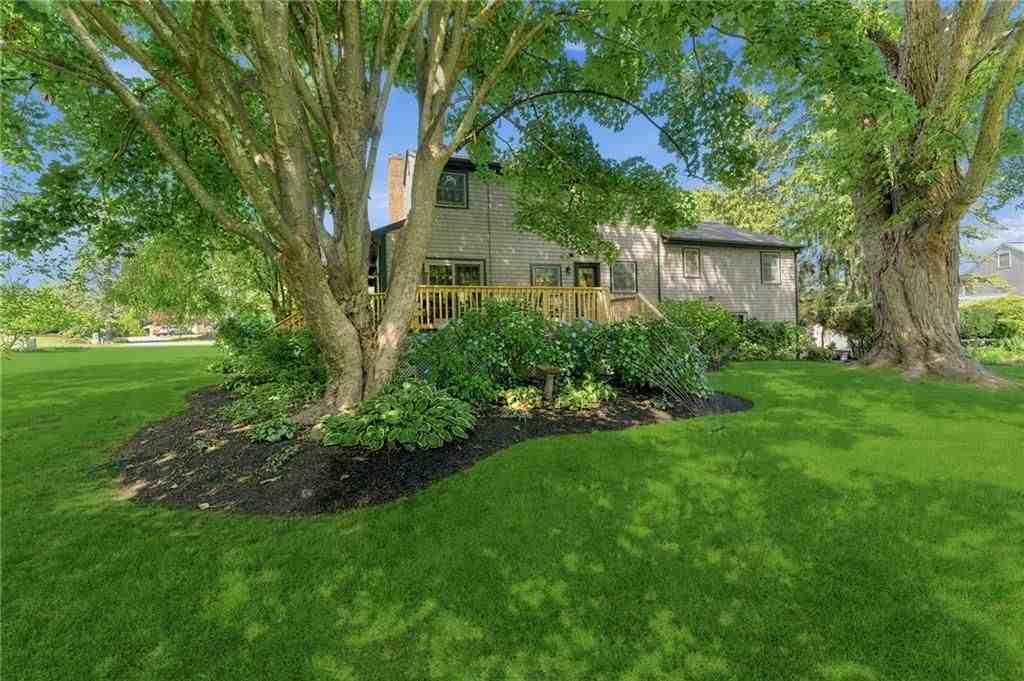 131 Taylor Rd - Photo 7 of 34