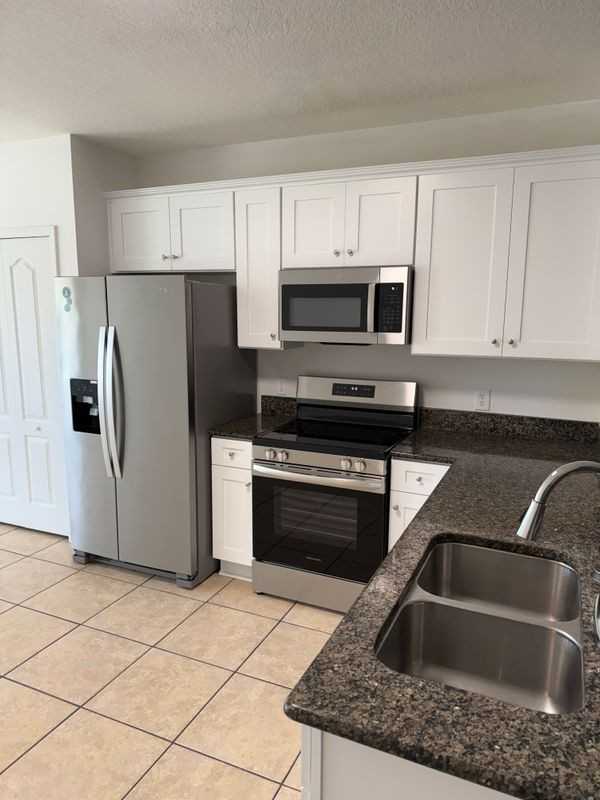 2328 Chatham Place Dr - Photo 2 of 3