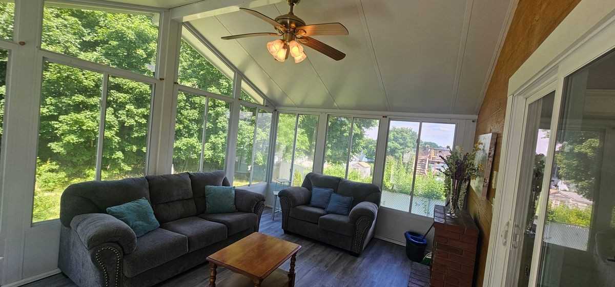 379 University Ave - Photo 5 of 8