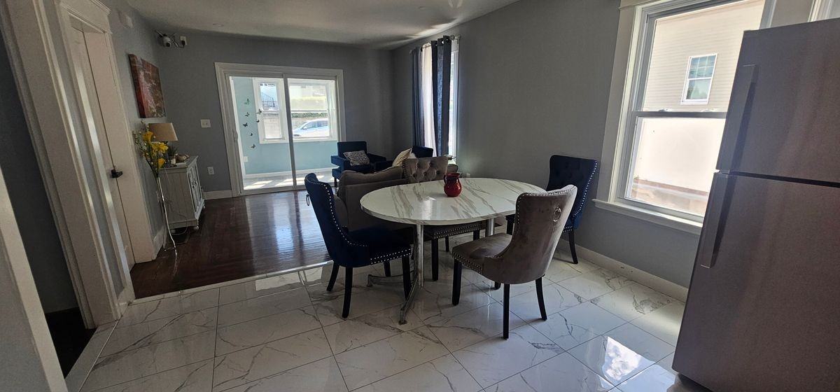 379 University Ave - Photo 7 of 8