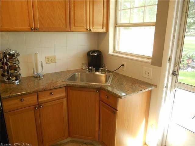 24 Woodward Ave - Photo 5 of 18