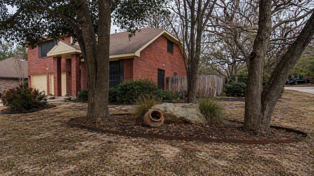 12900 Medina River Way - Photo 2 of 14