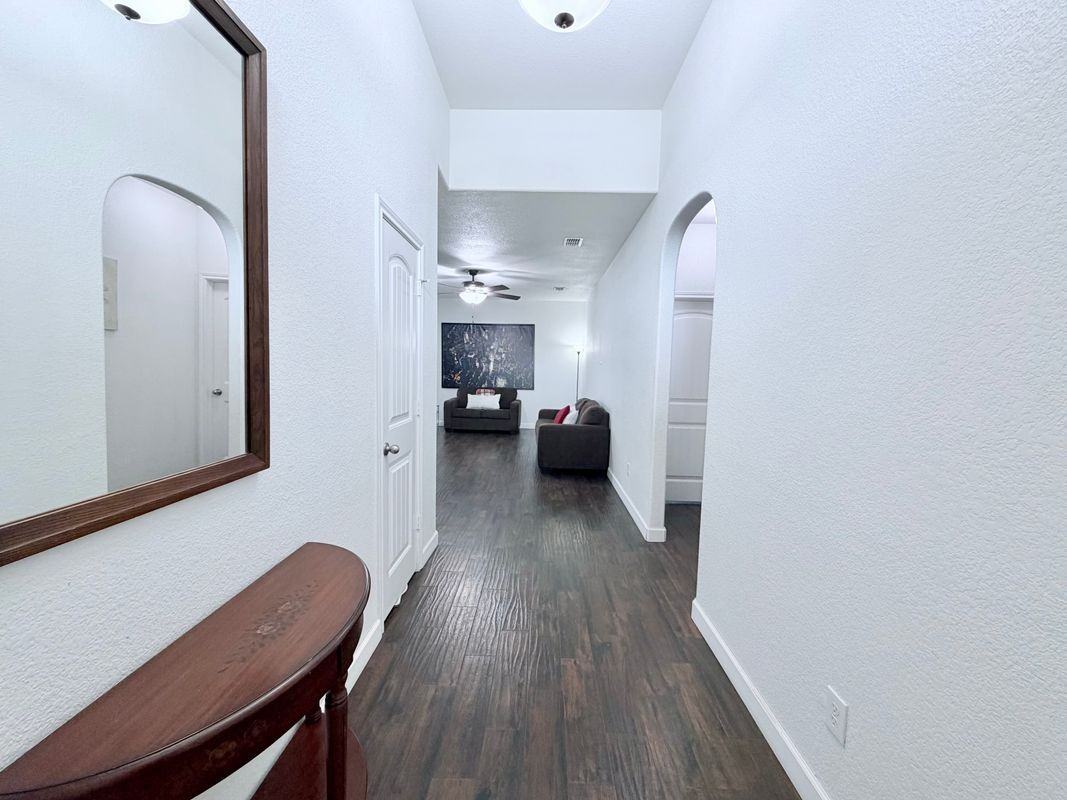 520 Cantebury Park Ln - Photo 2 of 21