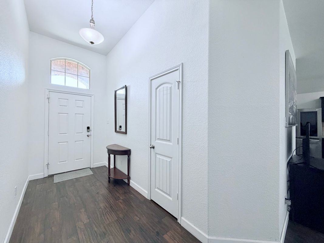 520 Cantebury Park Ln - Photo 3 of 21