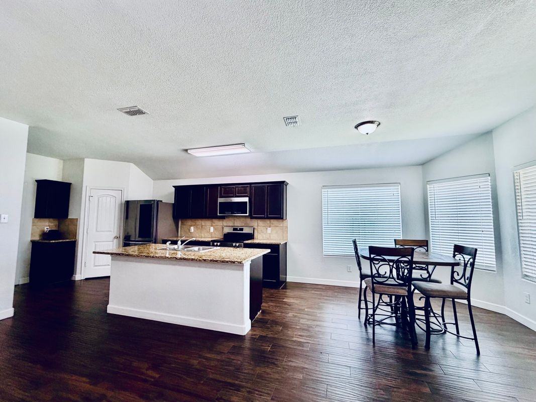 520 Cantebury Park Ln - Photo 6 of 21