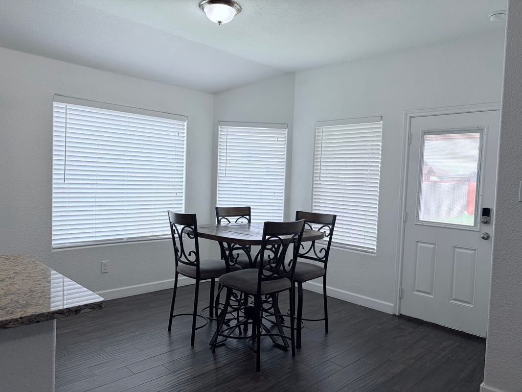 520 Cantebury Park Ln - Photo 7 of 21