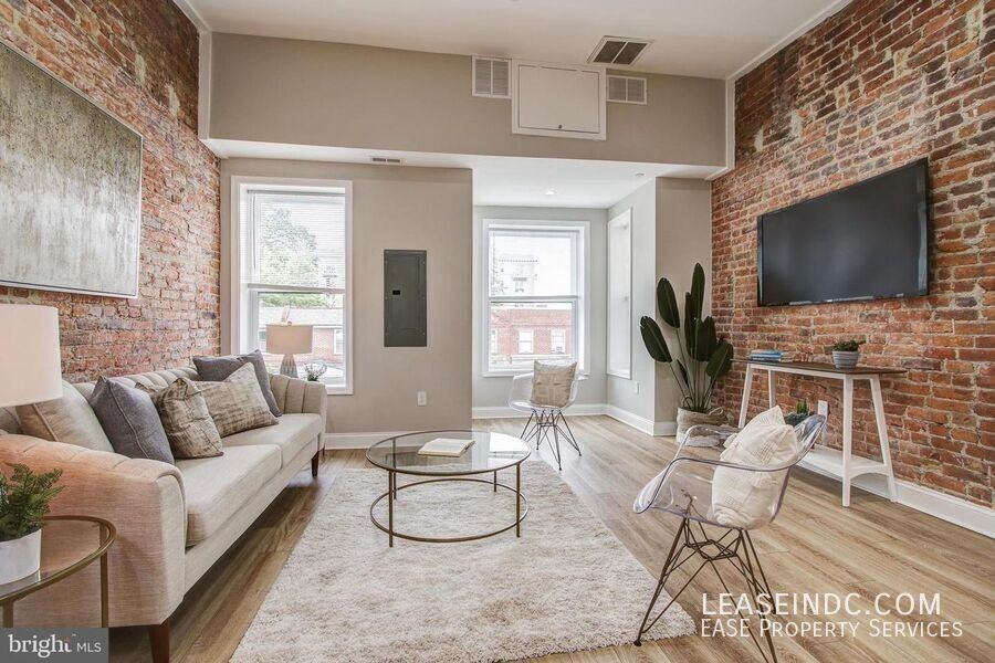 1626 Monroe St Nw #2 - Photo 5 of 14