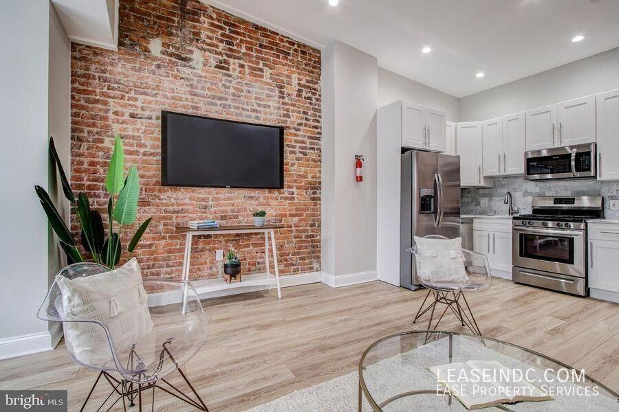 1626 Monroe St Nw #2 - Photo 7 of 14