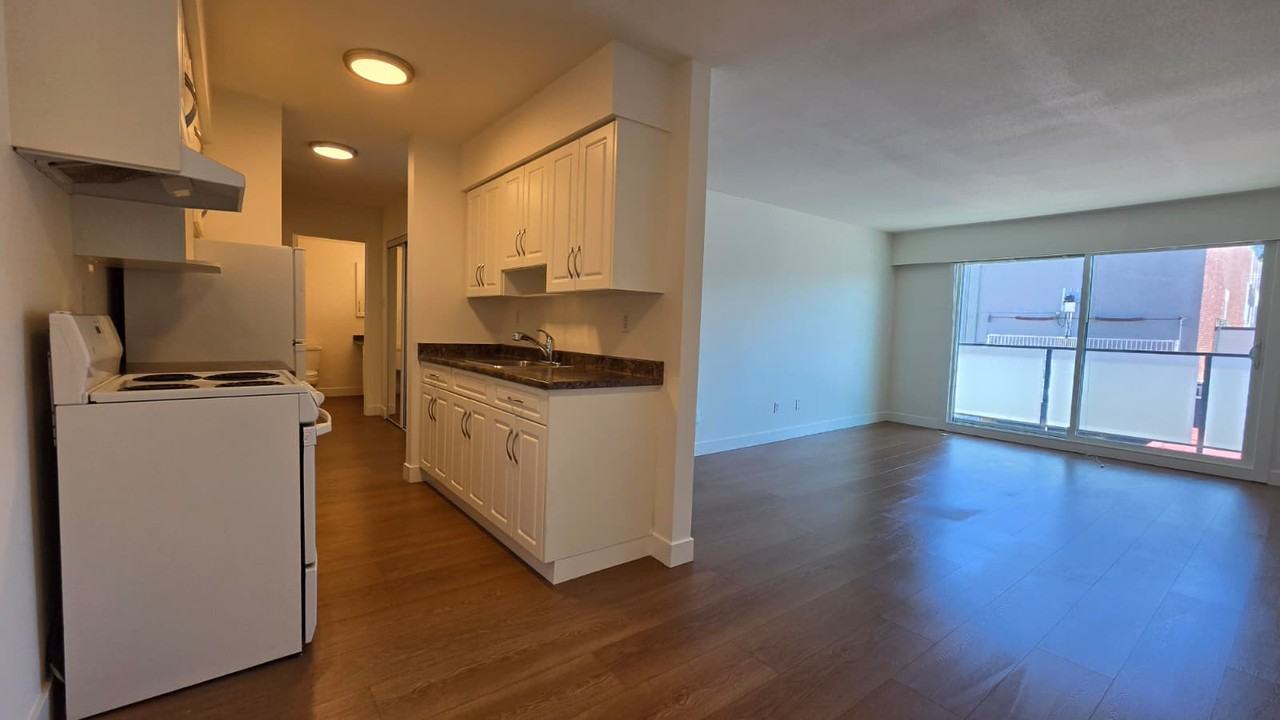 121 West 21st Street #208 - Photo 3 of 26