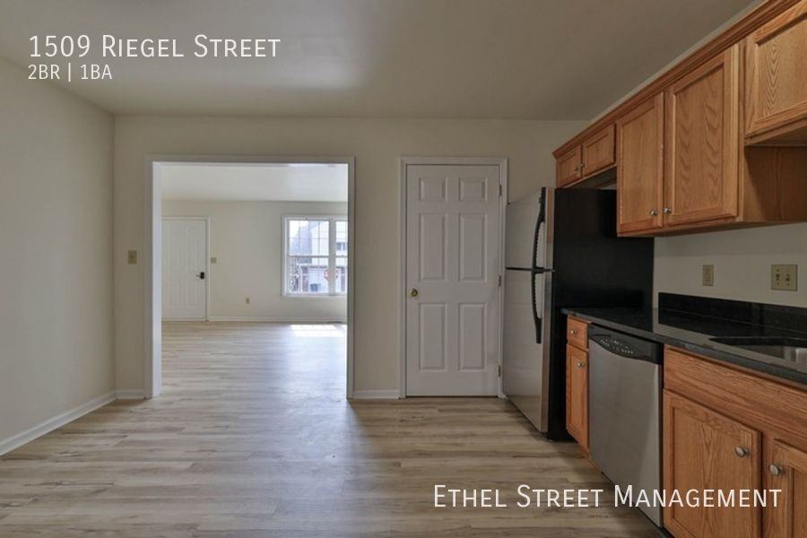 1509 Riegel St - Photo 4 of 36