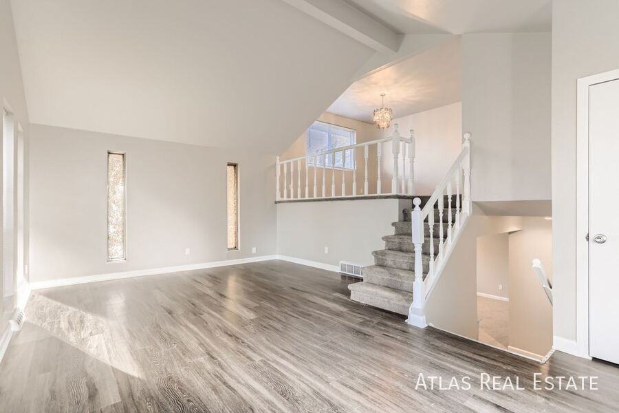 364 S Peoria Cir - Photo 2 of 16