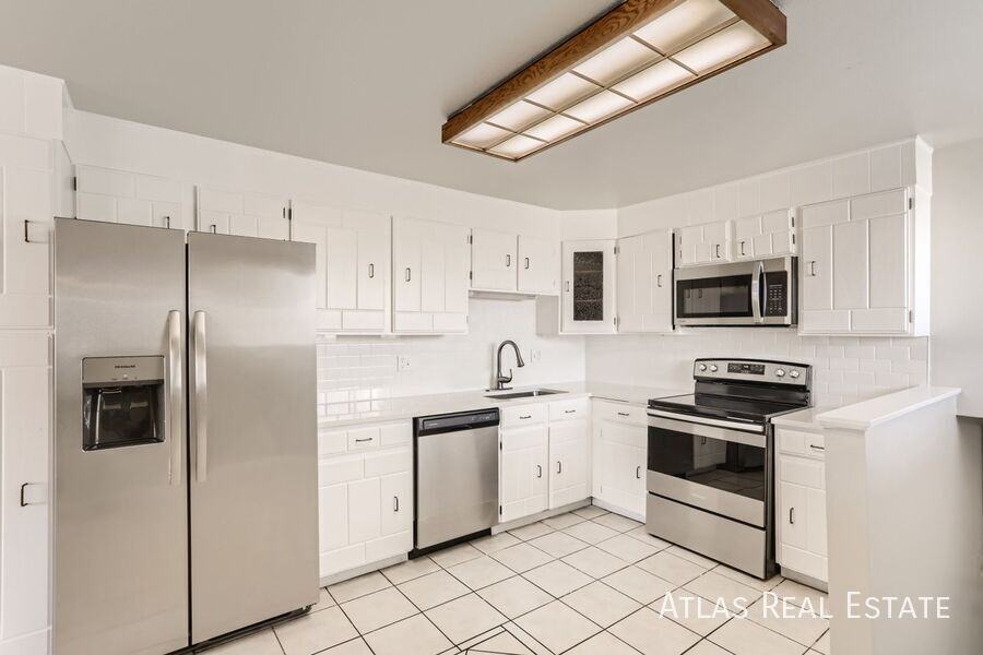 364 S Peoria Cir - Photo 4 of 16