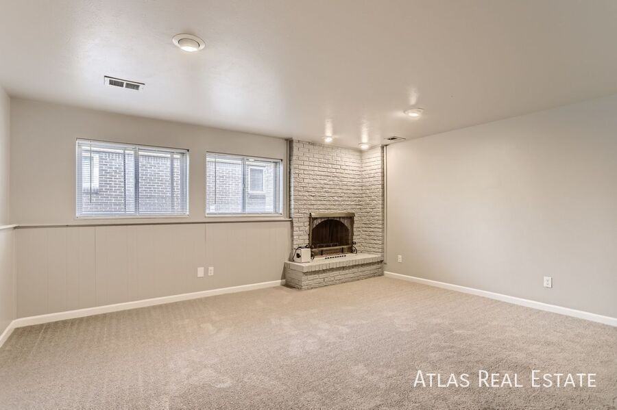 364 S Peoria Cir - Photo 5 of 16