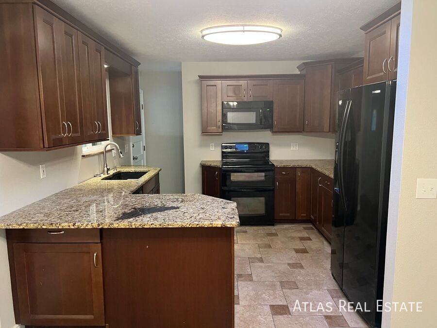 525 Kendall Ct - Photo 2 of 16