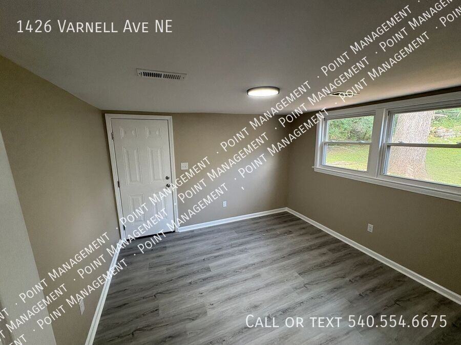 1426 Varnell Ave Ne - Photo 4 of 8