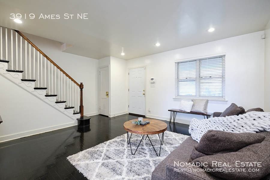 3919 Ames St Ne - Photo 2 of 35