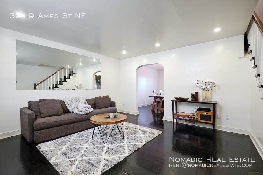 3919 Ames St Ne - Photo 3 of 35