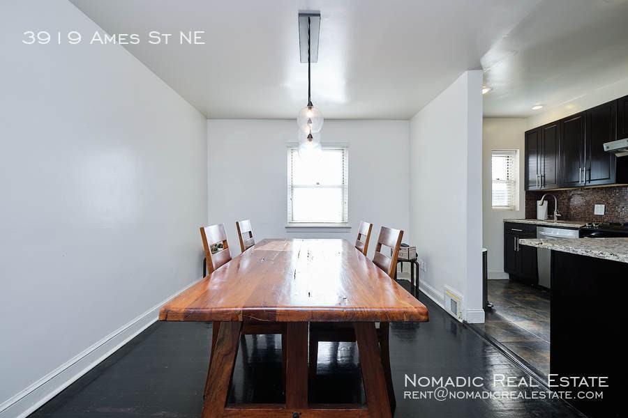 3919 Ames St Ne - Photo 5 of 35