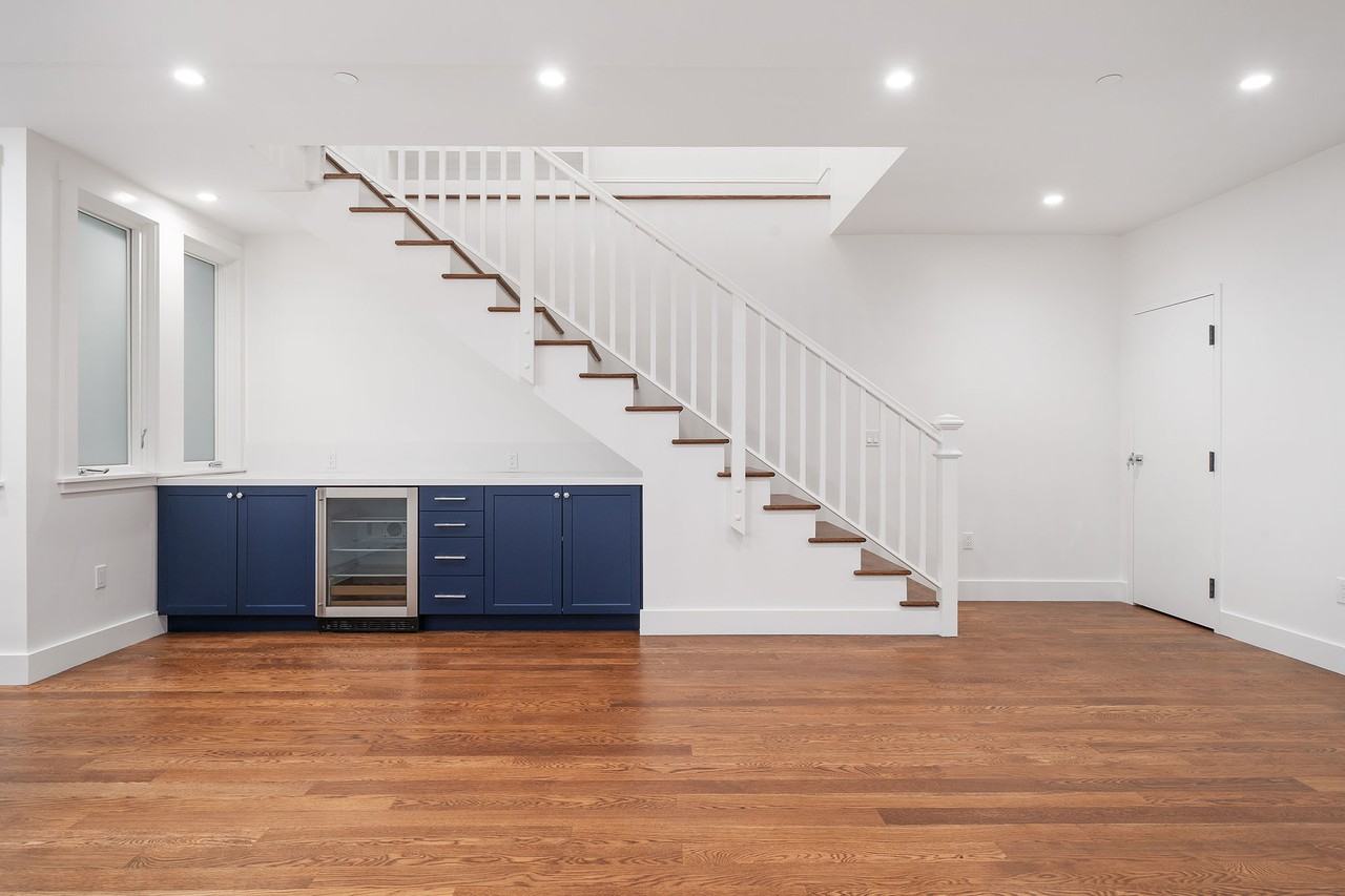 547 Union St - Photo 2 of 50