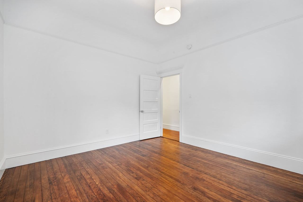 547 Union St - Photo 5 of 50