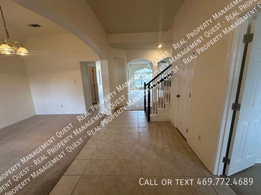 5149 Lauren Ln - Photo 5 of 10