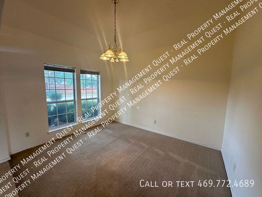 5149 Lauren Ln - Photo 6 of 10