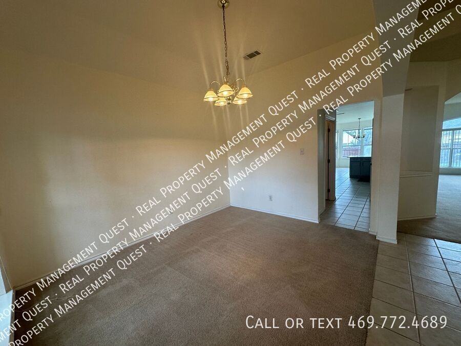 5149 Lauren Ln - Photo 7 of 10