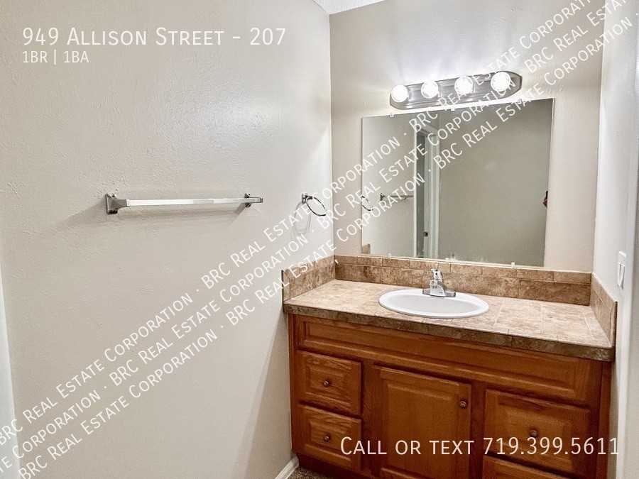 949 Allison St #207 - Photo 4 of 8