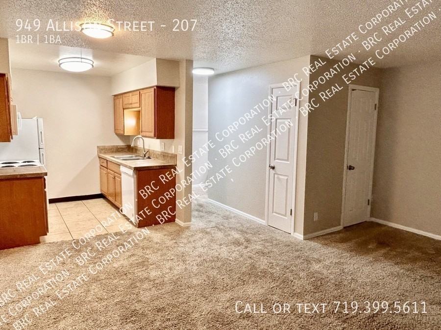 949 Allison St #207 - Photo 5 of 8