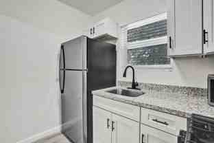200 nw 13th st = property - Photo 1 of 1
