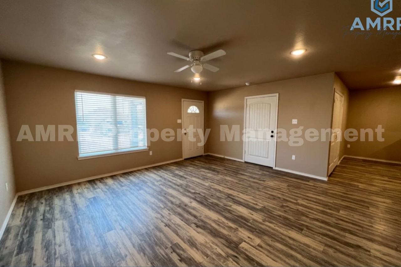 2405 N Avenue N - Photo 7 of 20