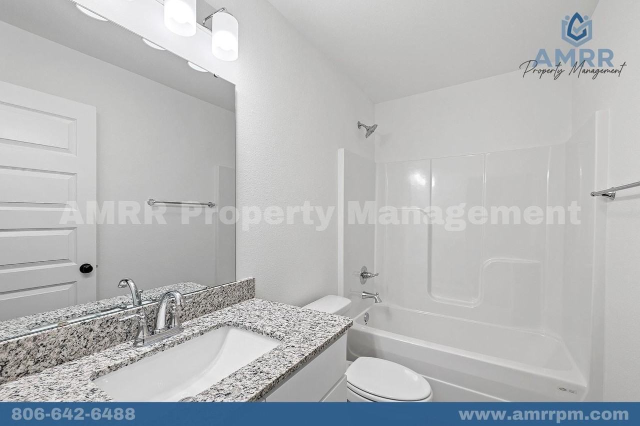 1114 Sw 3rd Ave - Photo 3 of 9