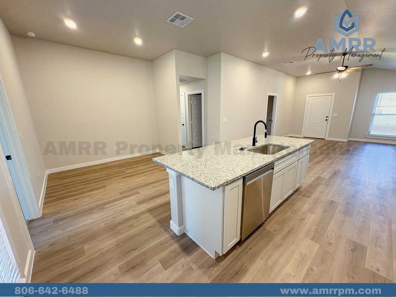 2402 Abbeville Ave - Photo 5 of 28