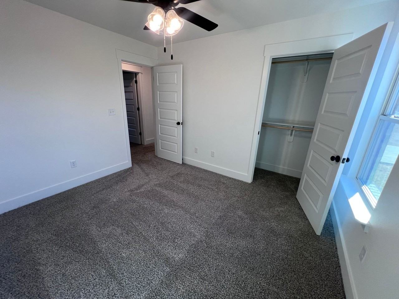 347 E Greystone Sq - Photo 7 of 34