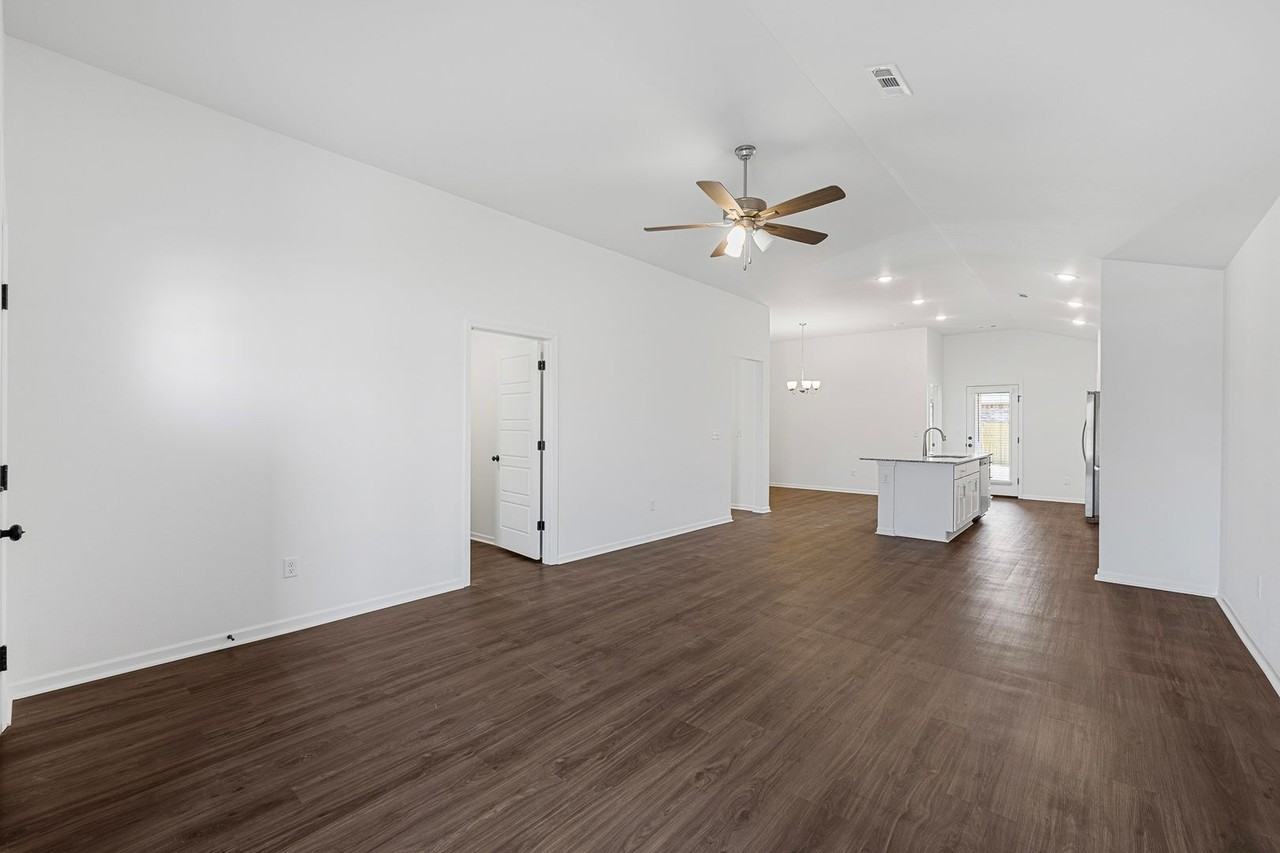 129 Sw Vicki St - Photo 5 of 20