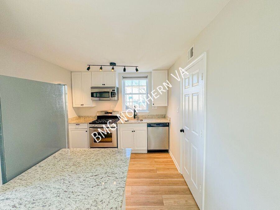 3800 Edison St - Photo 7 of 25