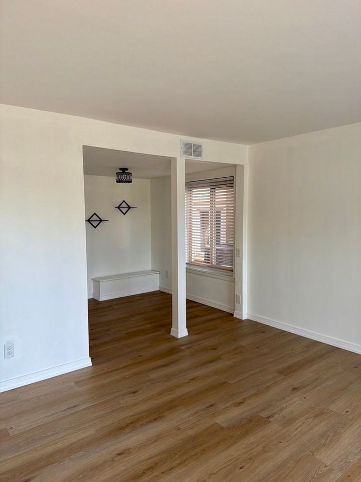 605 Cobble Creek Curv - Photo 4 of 31