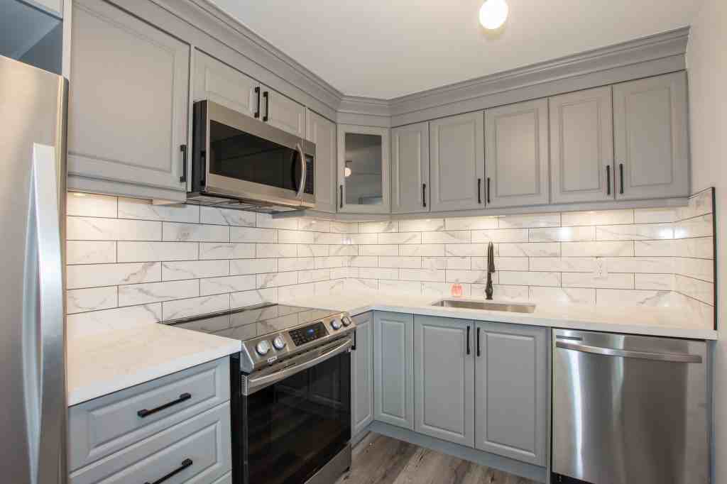 5815 Swayze Dr - Photo 3 of 20