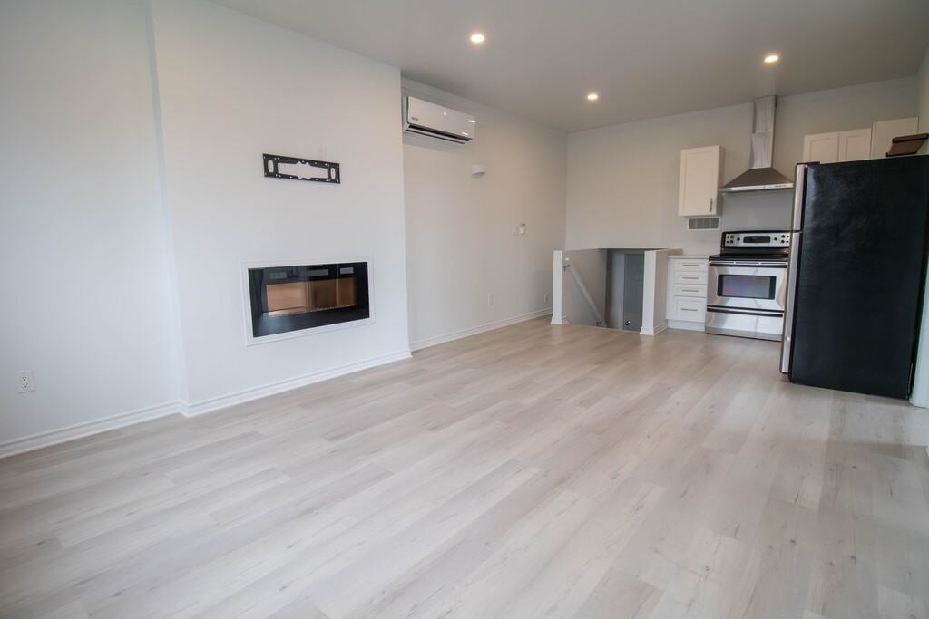 6748 Winston St - Photo 3 of 16