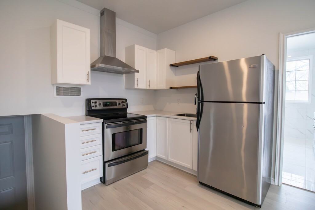 6748 Winston St - Photo 5 of 16