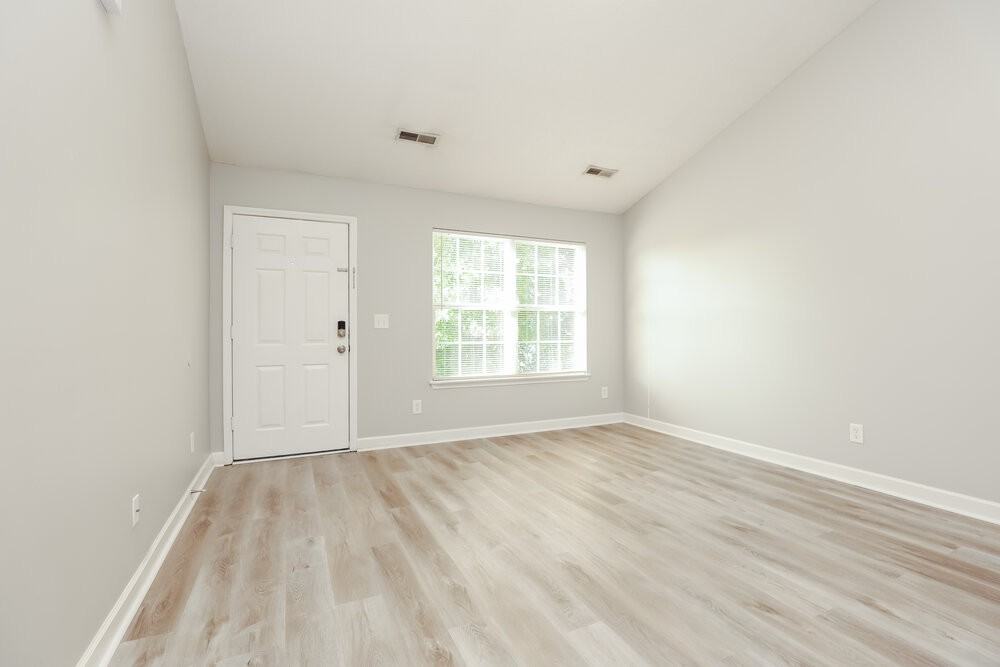 641 Belgium Dr - Photo 5 of 18