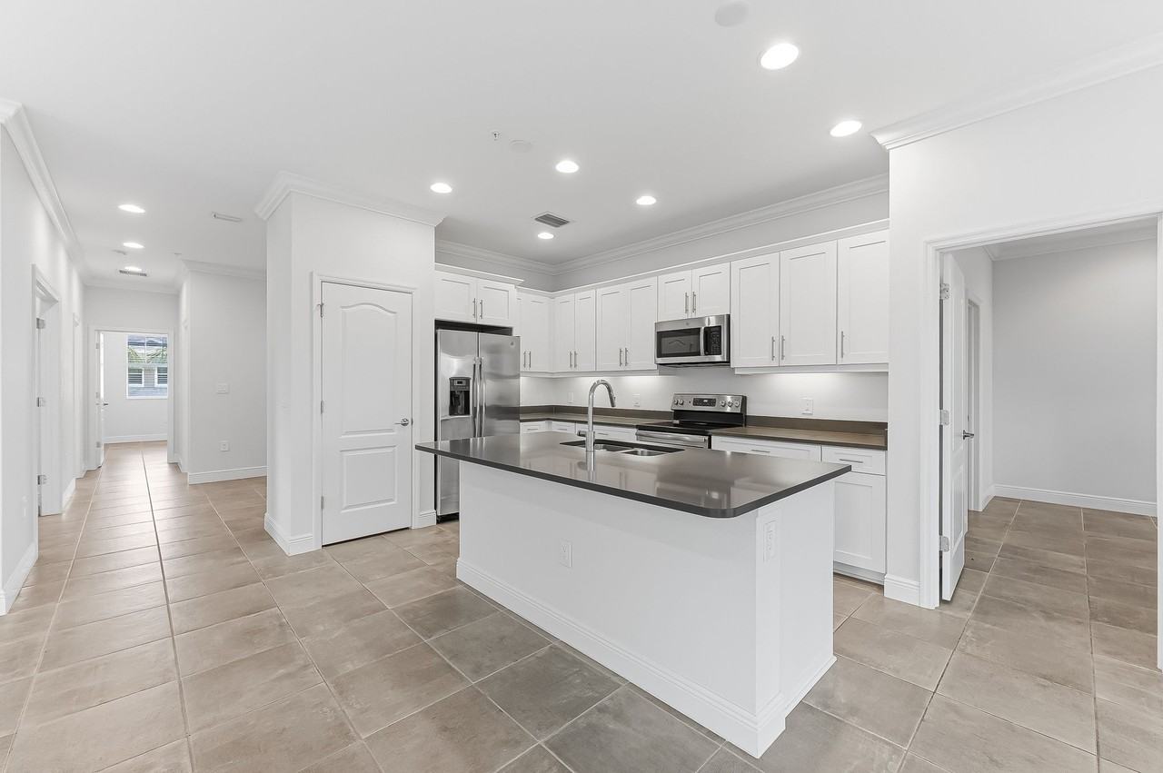 6969 Avalon Cir #1508 - Photo 7 of 34