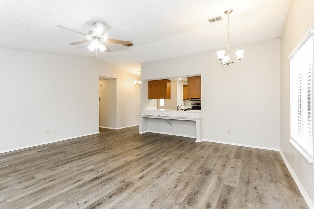 10752 Knottingby Dr - Photo 6 of 19