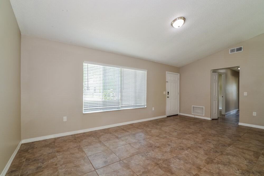 5343 Broken Pine Cir - Photo 4 of 22