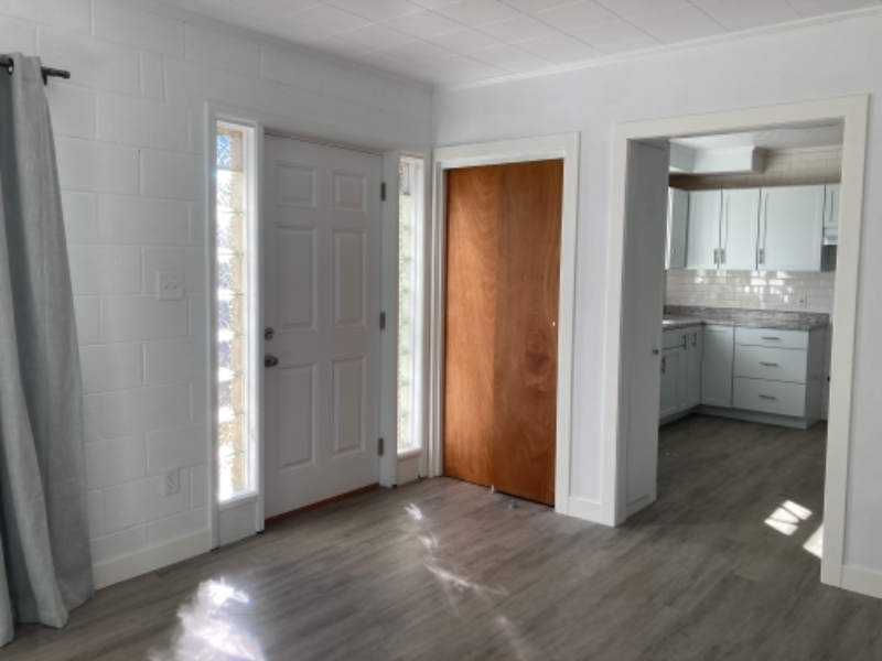 711 Summit St - Photo 2 of 11