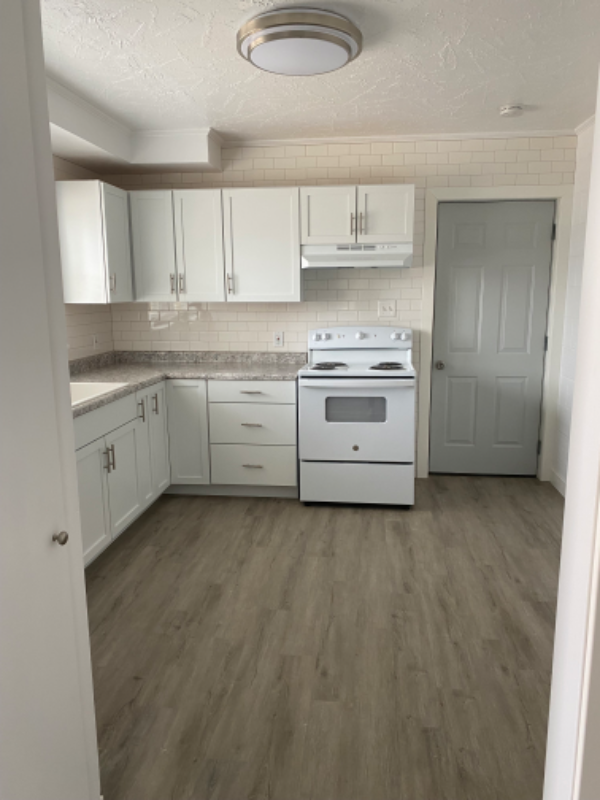 711 Summit St - Photo 4 of 11