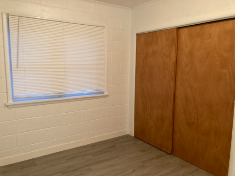 711 Summit St - Photo 6 of 11